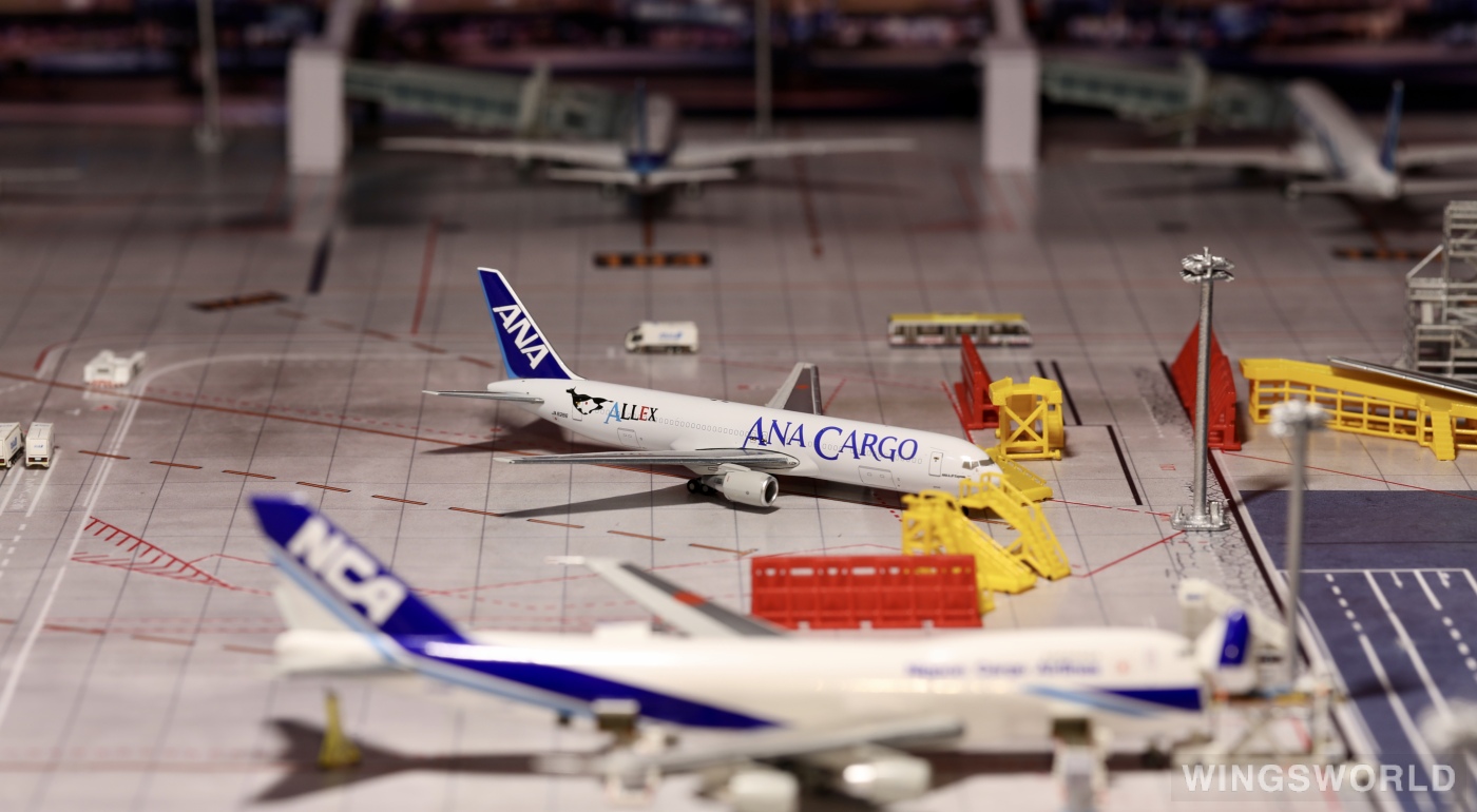 Hogan 1:400 Boeing 767-300 ANA 全日空NH40019 JA8286 的照片作者