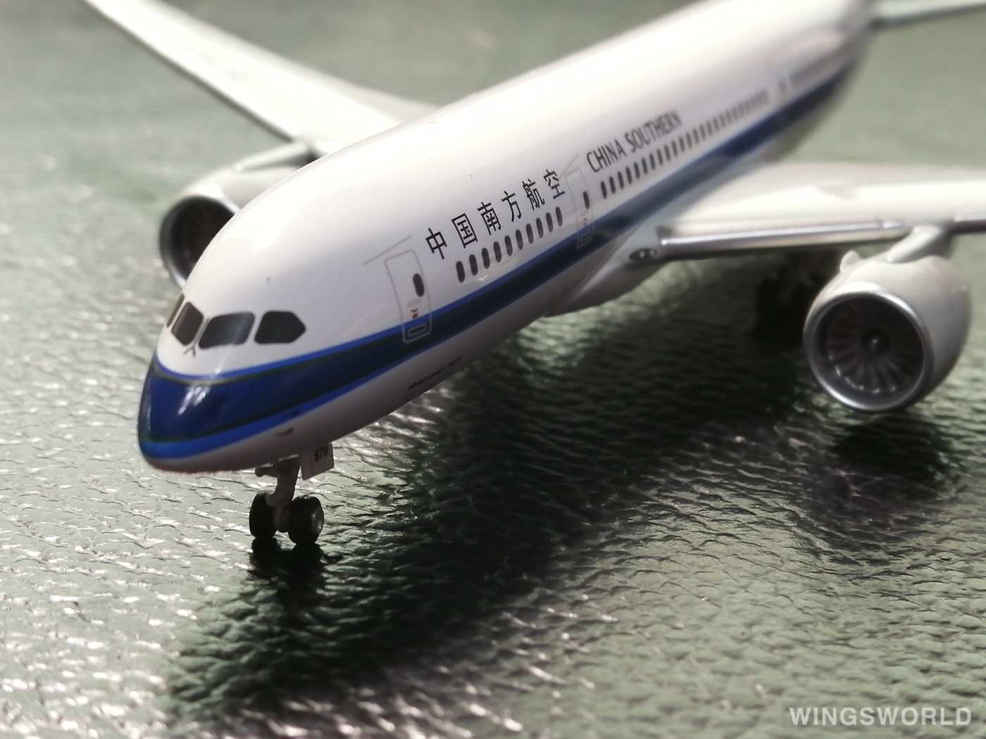 Geminijets 1:400 GJCSN668 China Southern 中国南方航空 Boeing 787-8 B-7879