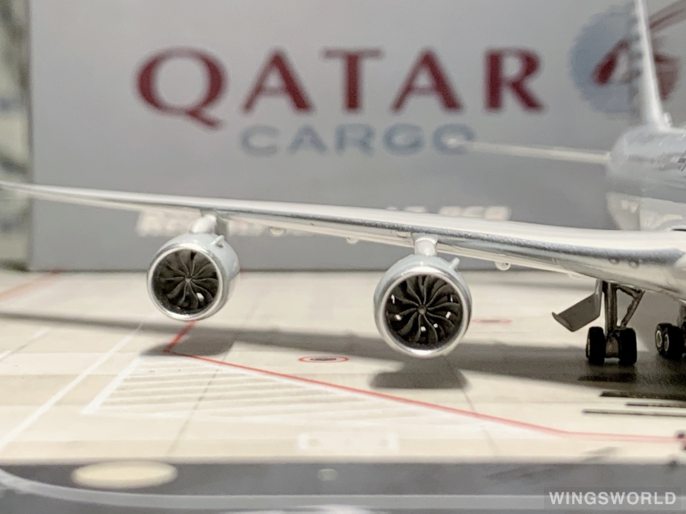 Phoenix 1:400 PH04159 Qatar 卡塔尔航空 Boeing 747-8F A7-BGB