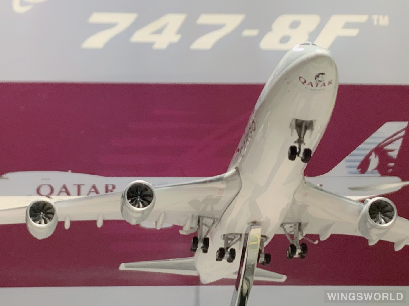 Phoenix 1:400 PH04159 Qatar 卡塔尔航空 Boeing 747-8F A7-BGB