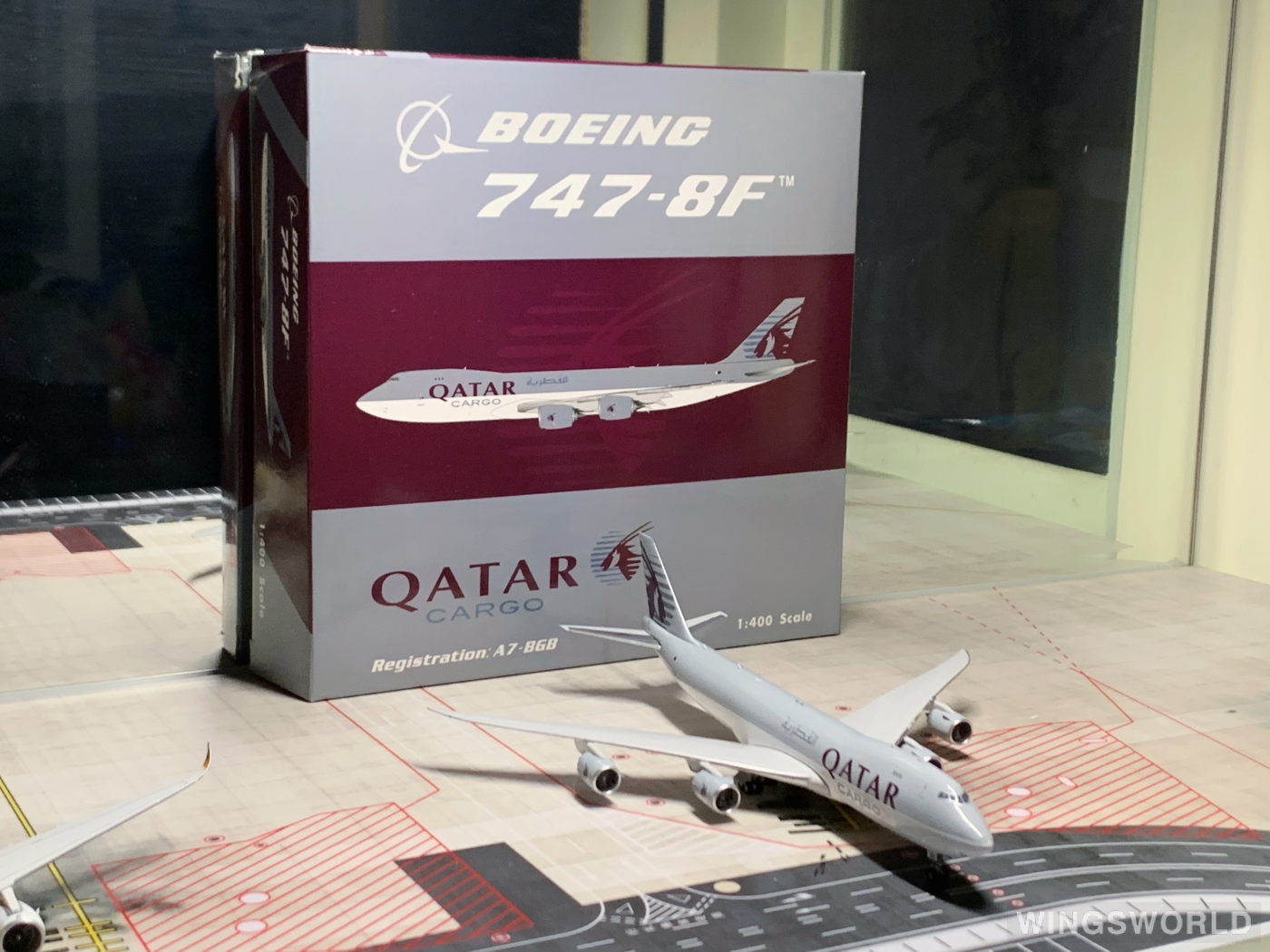 Phoenix 1:400 PH04159 Qatar 卡塔尔航空 Boeing 747-8F A7-BGB