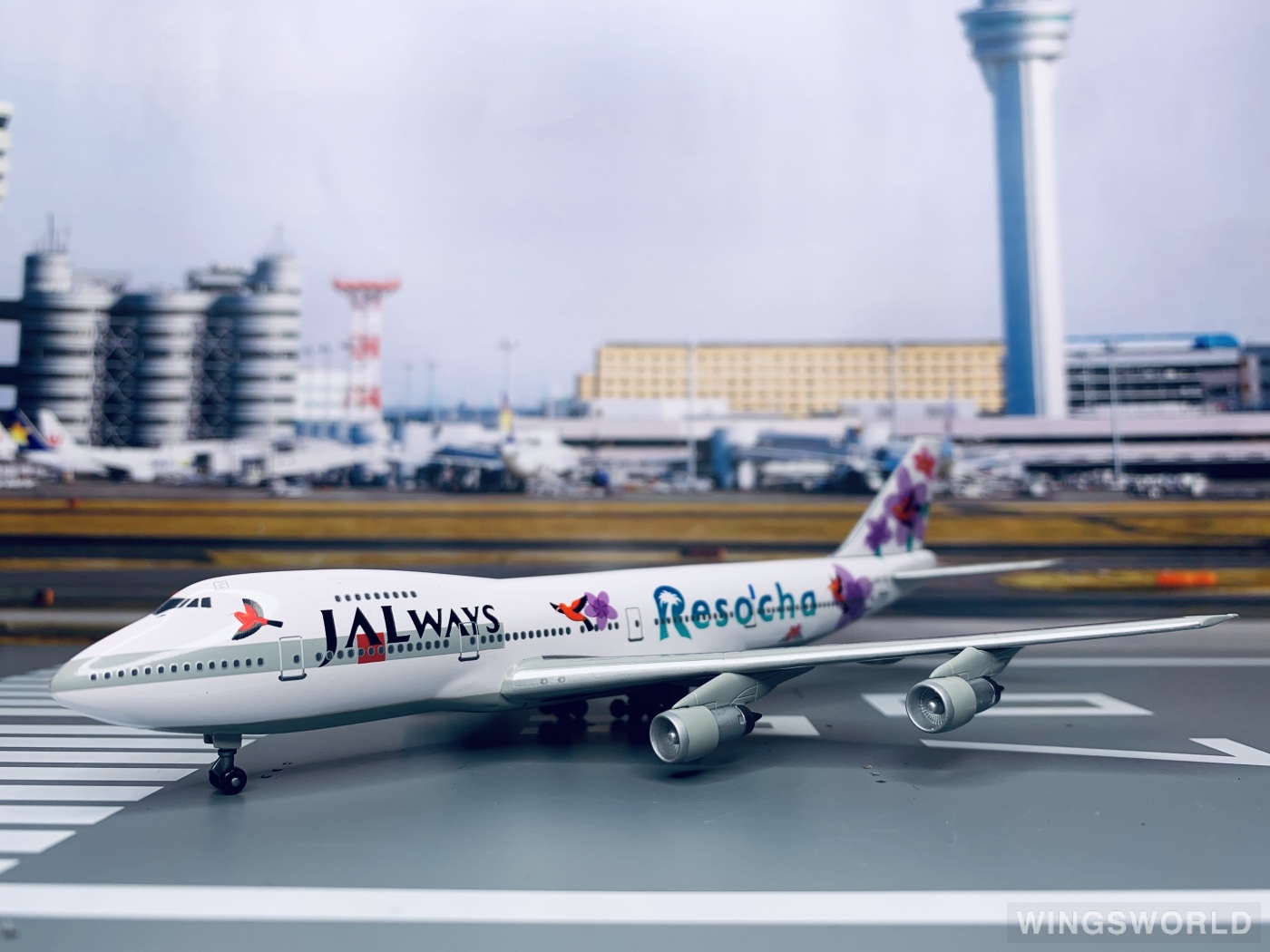 Dragon Models 1:400 55190B Japan Airlines 日本航空 Boeing 747-100 JA8128