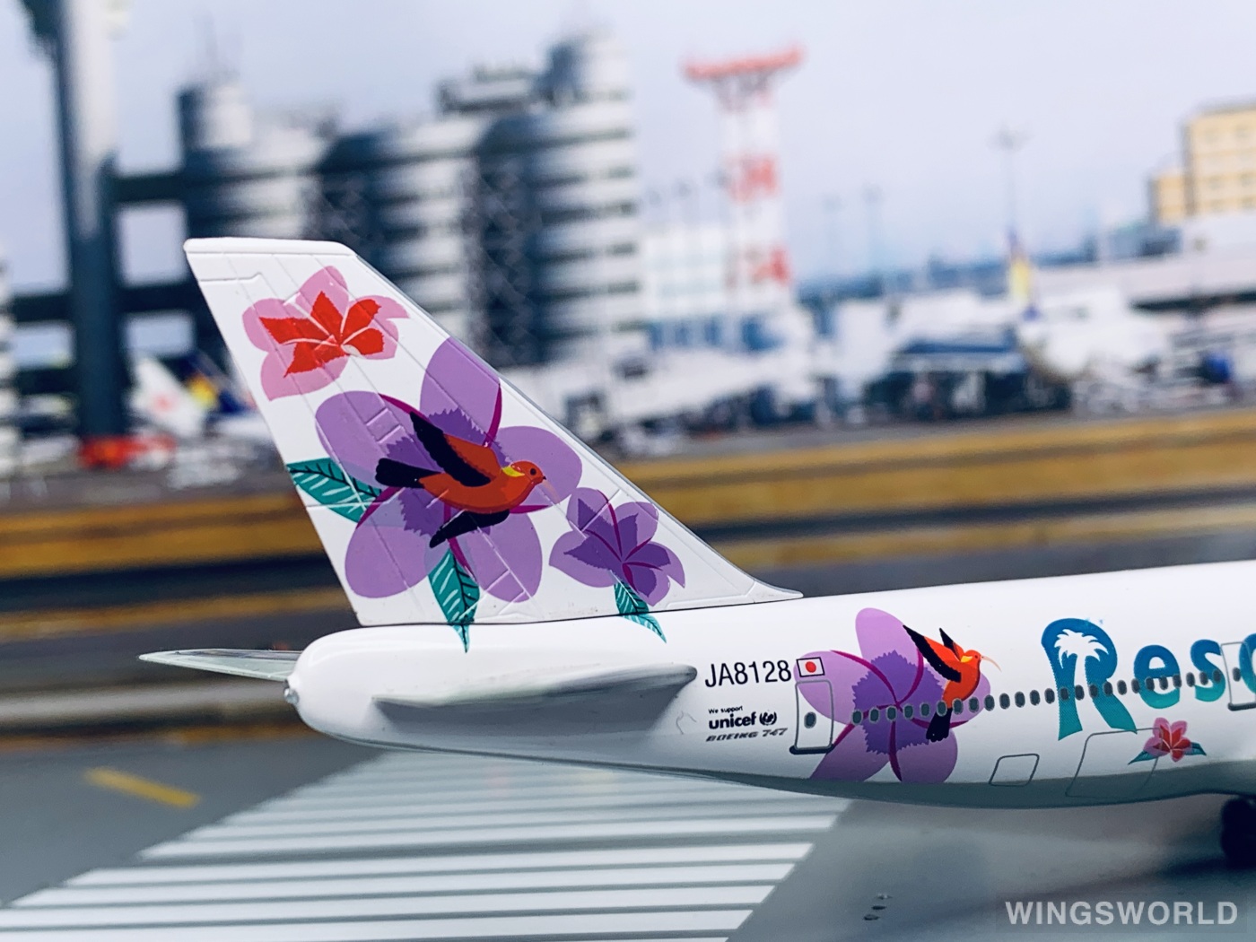 Dragon Models 1:400 55190B Japan Airlines 日本航空 Boeing 747-100 JA8128