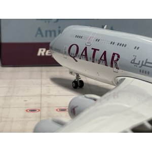 Qatar 卡塔尔航空 Boeing 747-8i A7-HHE 2010s colors. With rolling gears. PH11239 Phoenix 1:400