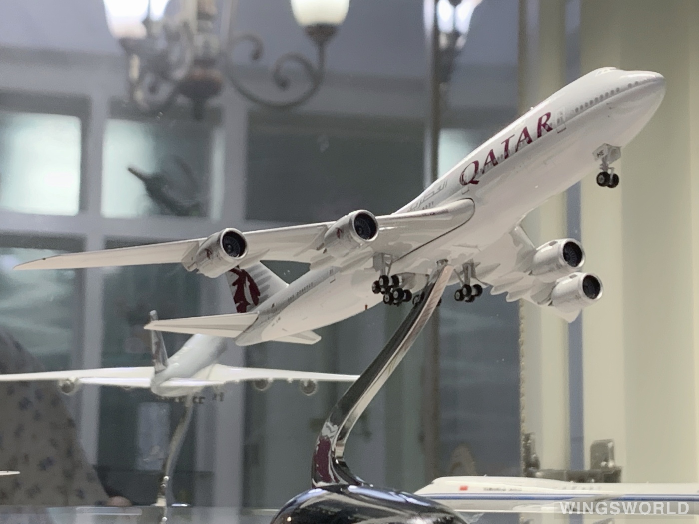 Phoenix 1:400 PH11239 Qatar 卡塔尔航空 Boeing 747-8i A7-HHE