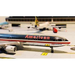 American Airlines 美国航空 McDonnell Douglas MD-11 N1765B 1990s colors. Polished fuselage. GJAAL262 Geminijets 1:400