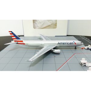 American Airlines 美国航空 Airbus A330-300 N278AY 2012s colors. With rolling gears. ACN278AY AeroClassics 1:400
