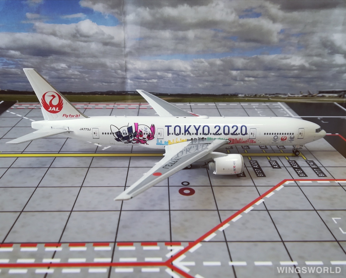 Phoenix 1:400 PH04275 Japan Airlines 日本航空 Boeing 777-200 JA773J