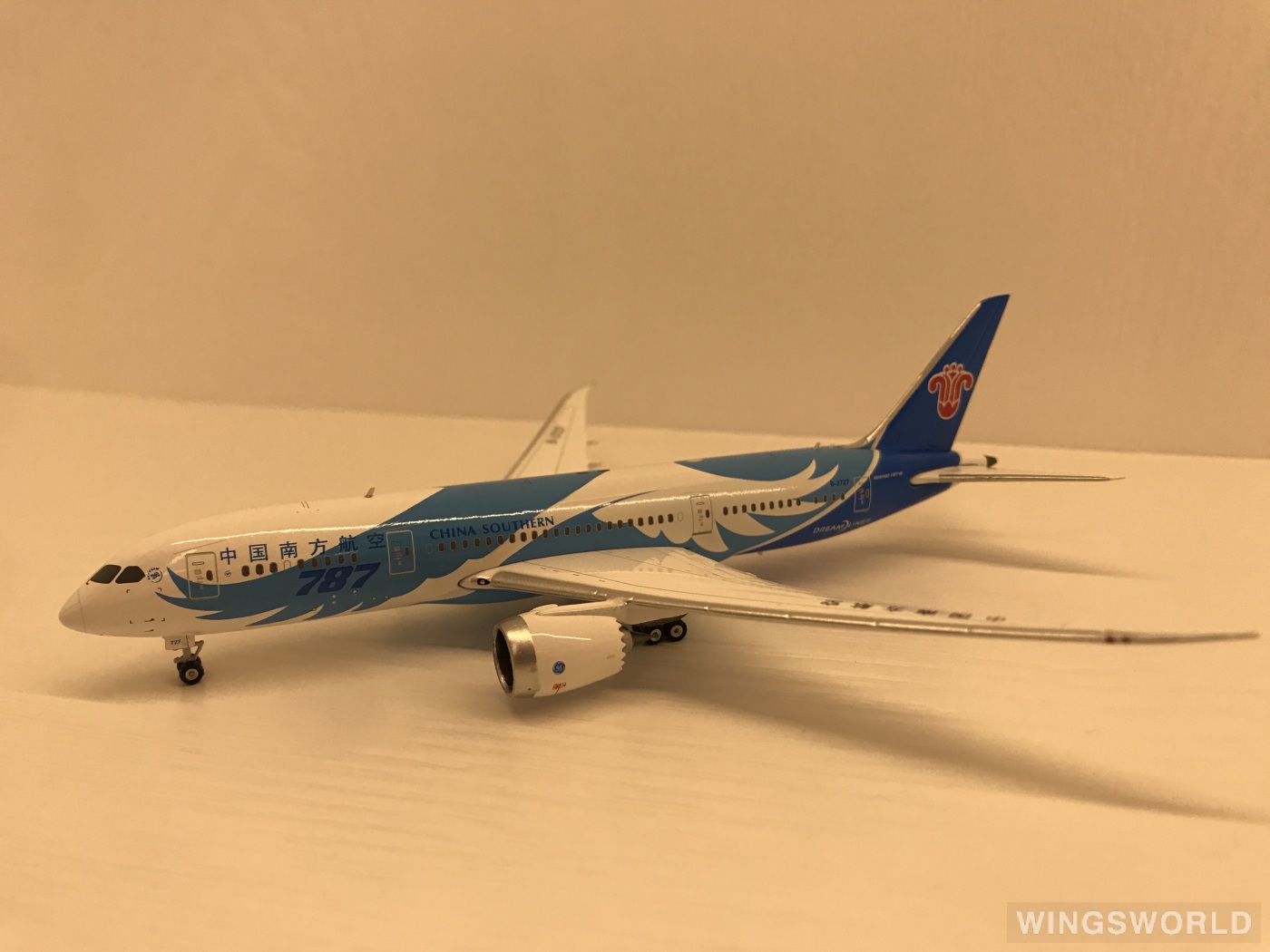 Phoenix 1:400 PH10673 China Southern 中国南方航空 Boeing 787-8 B-2727