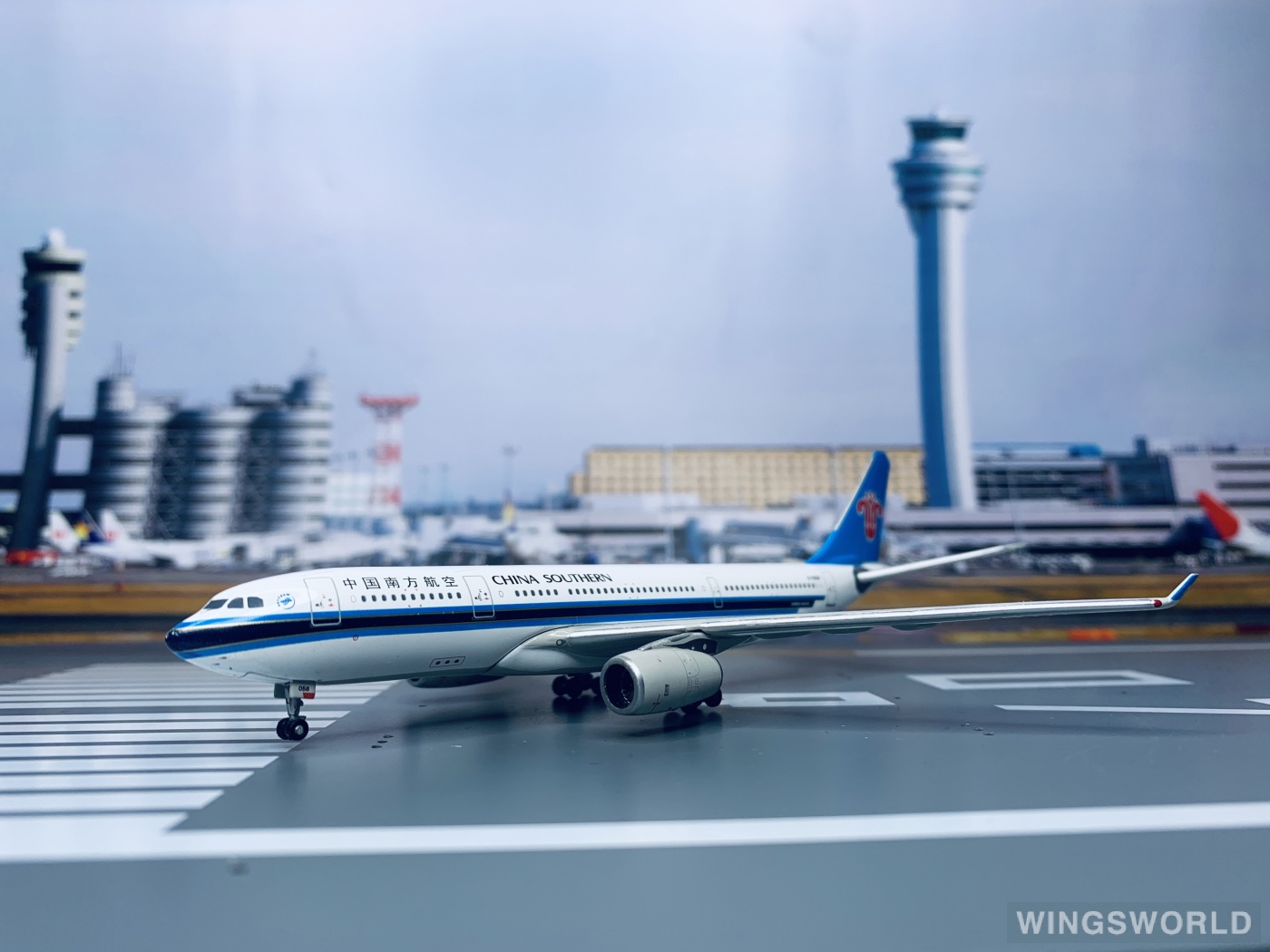 Geminijets 1:400 GJCSN886 China Southern 中国南方航空 Airbus A330-200 B-6058