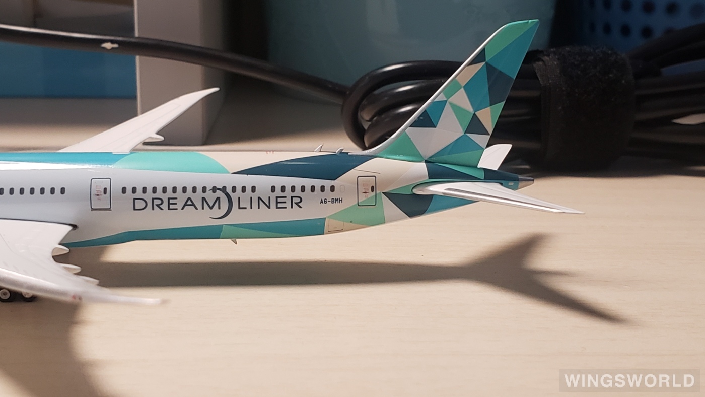 Phoenix 1:400 PH04318 Etihad Airways 阿提哈德航空 Boeing 787-10 A6-BMH