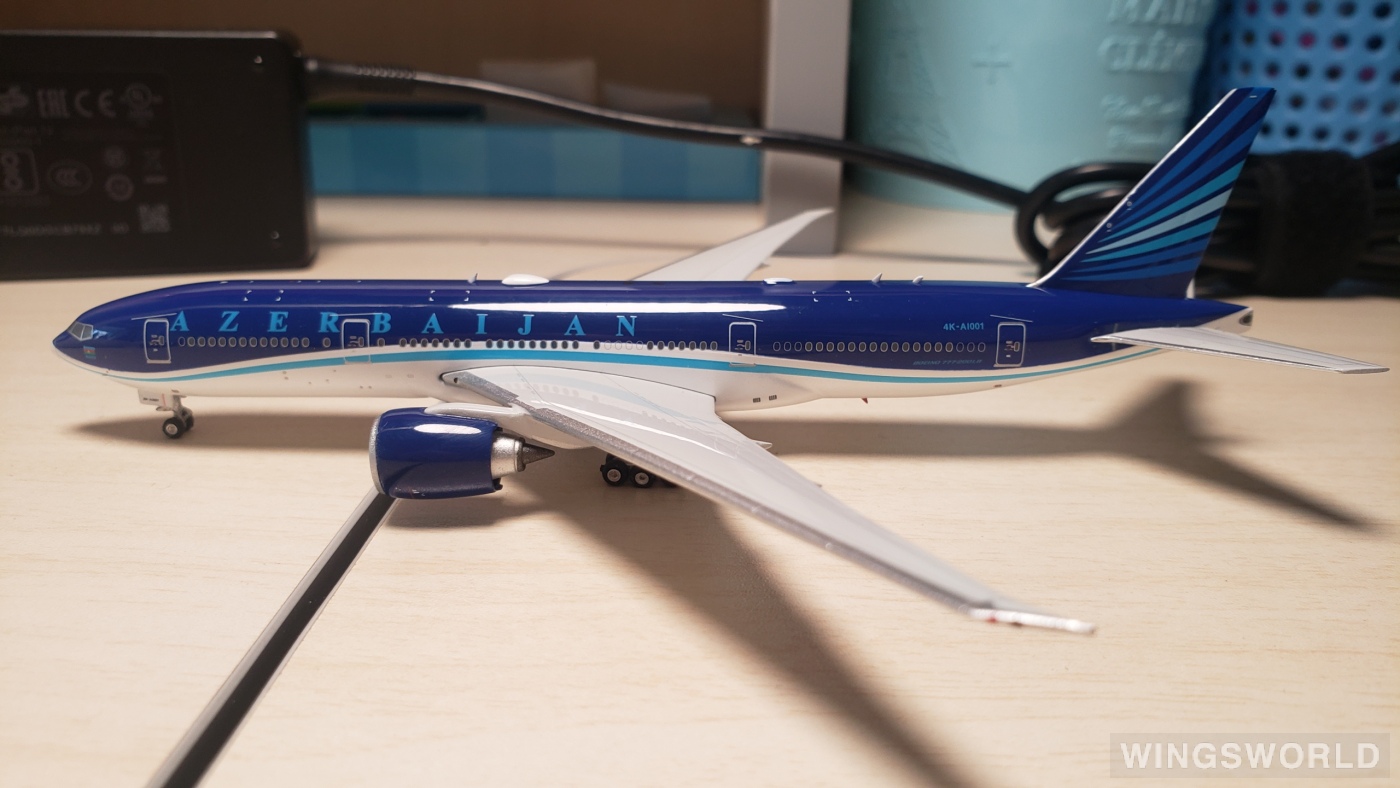 Phoenix 1:400 PH11599 Azerbaijan Airlines 阿塞拜疆航空 Boeing 777-200LR 4K-AI001