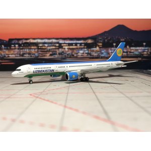 Uzbekistan Airways 乌兹别克斯坦航空 Boeing 757-200 VP-BUD  PH10826 Phoenix 1:400