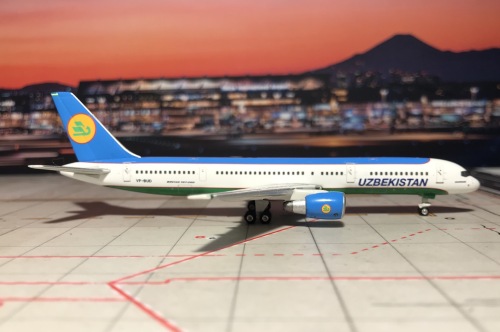 Uzbekistan Airways 乌兹别克斯坦航空 Boeing 757-200 VP-BUD  PH10826 Phoenix 1:400