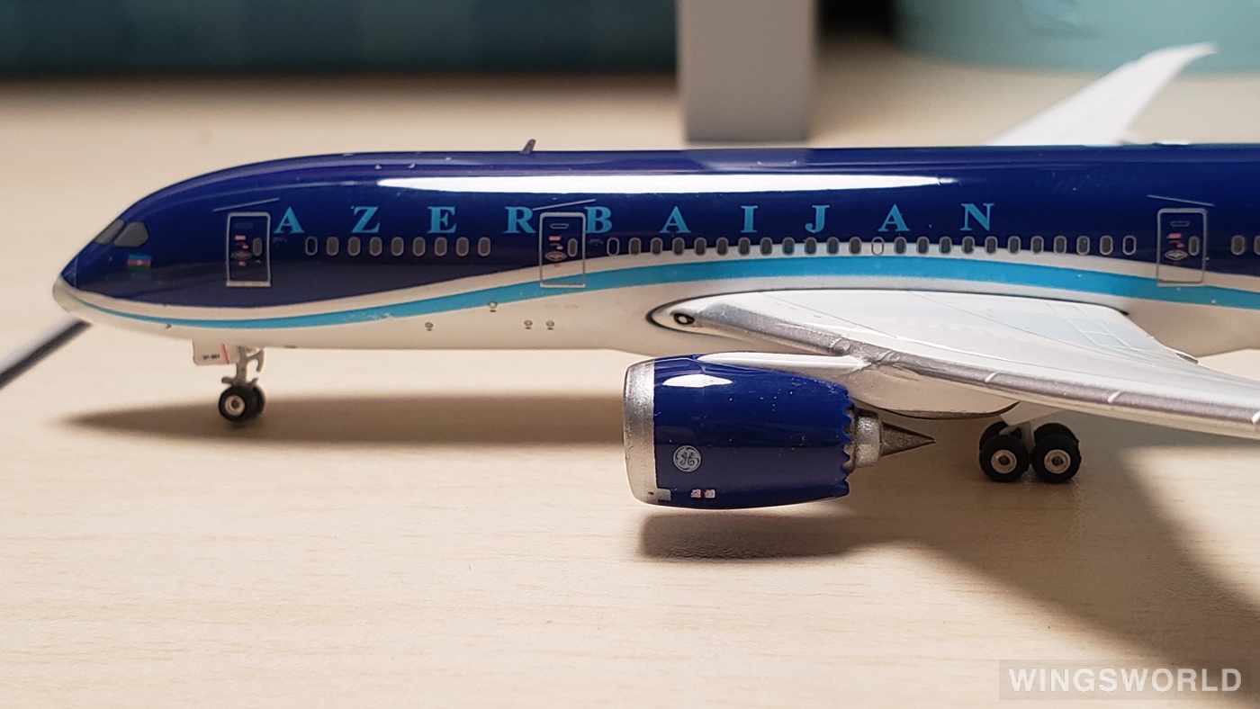 Phoenix 1:400 PH11070 Azerbaijan Airlines 阿塞拜疆航空 Boeing 787-8 VP-BBR