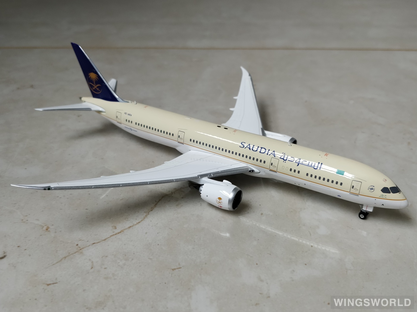 Phoenix 1:400 PH11233 Saudia 沙特阿拉伯航空 Boeing 787-9 HZ-ARA