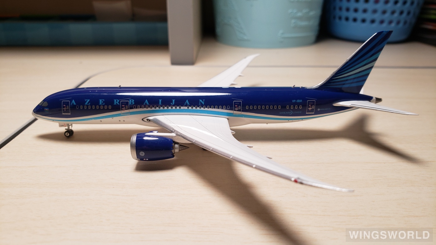 Phoenix 1:400 PH11070 Azerbaijan Airlines 阿塞拜疆航空 Boeing 787-8 VP-BBR