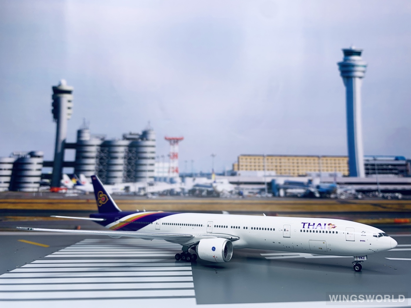 Phoenix 1:400 Boeing 777-300ER Thai Airways 泰国国际航空10024117 