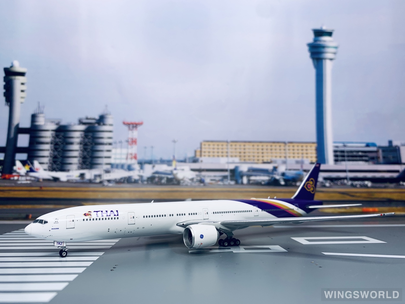 Phoenix Thai Airways タイ航空B777-300ER PHX11822 1:400 Phoenix Model Thai Airways B777-300ER Reg #HS