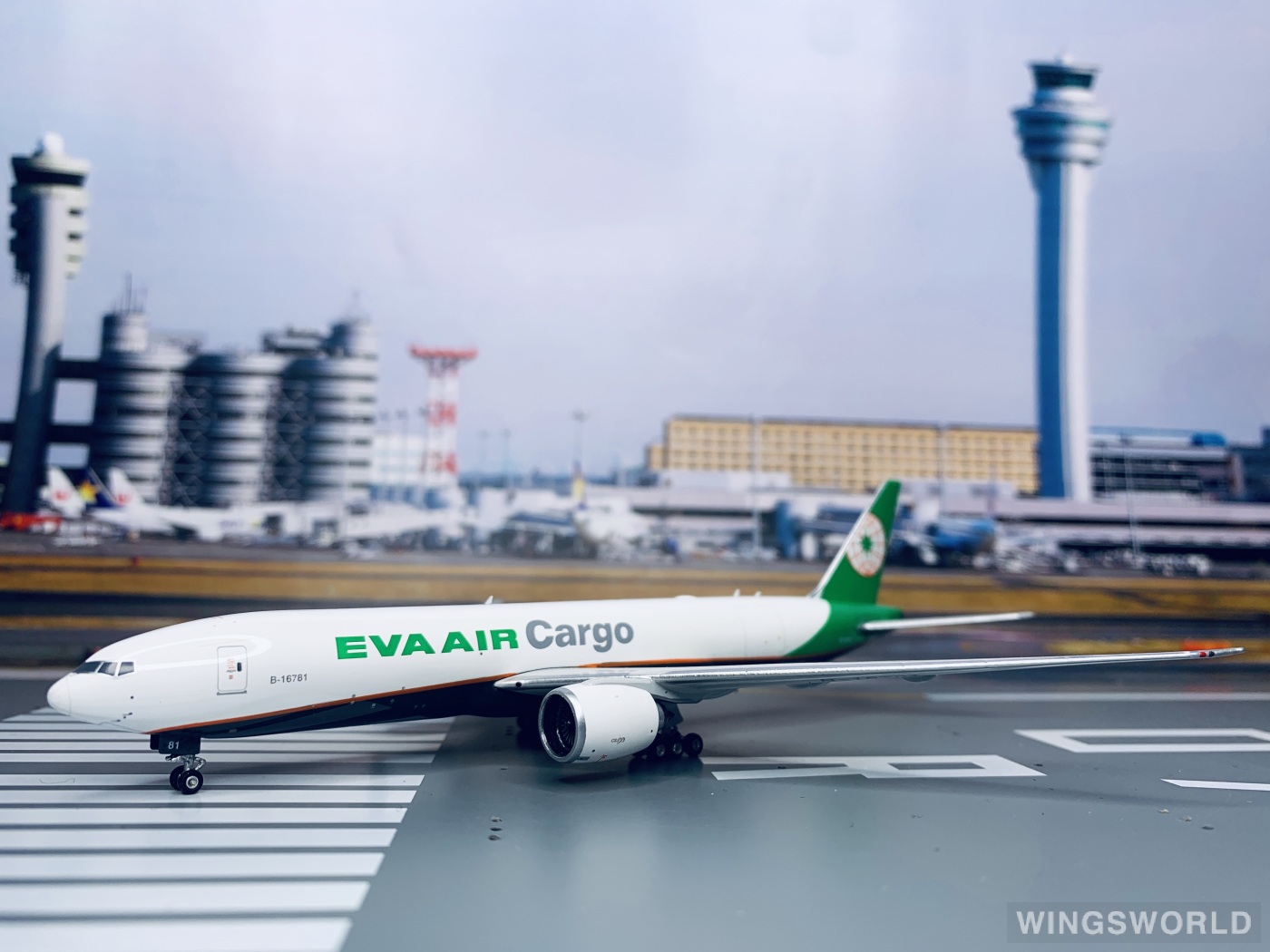 Phoenix 1:400 PH11423 EVA Air 长荣航空 Boeing 777F B-16781