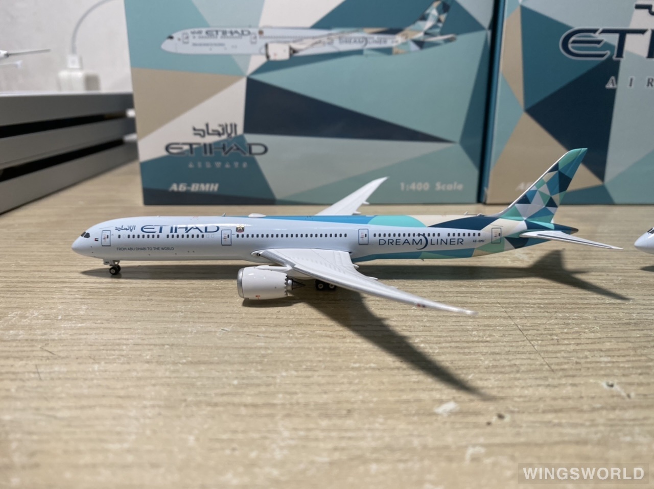 Phoenix 1:400 PH04318 Etihad Airways 阿提哈德航空 Boeing 787-10 A6-BMH