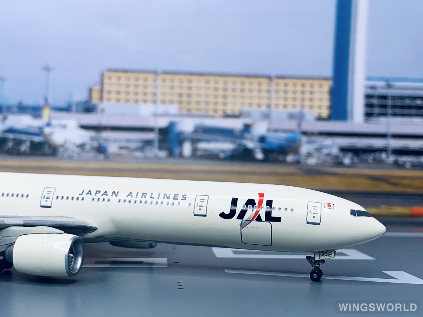 Dragon Models 1:400 55514 Japan Airlines 日本航空 Boeing 777-300 JA732J