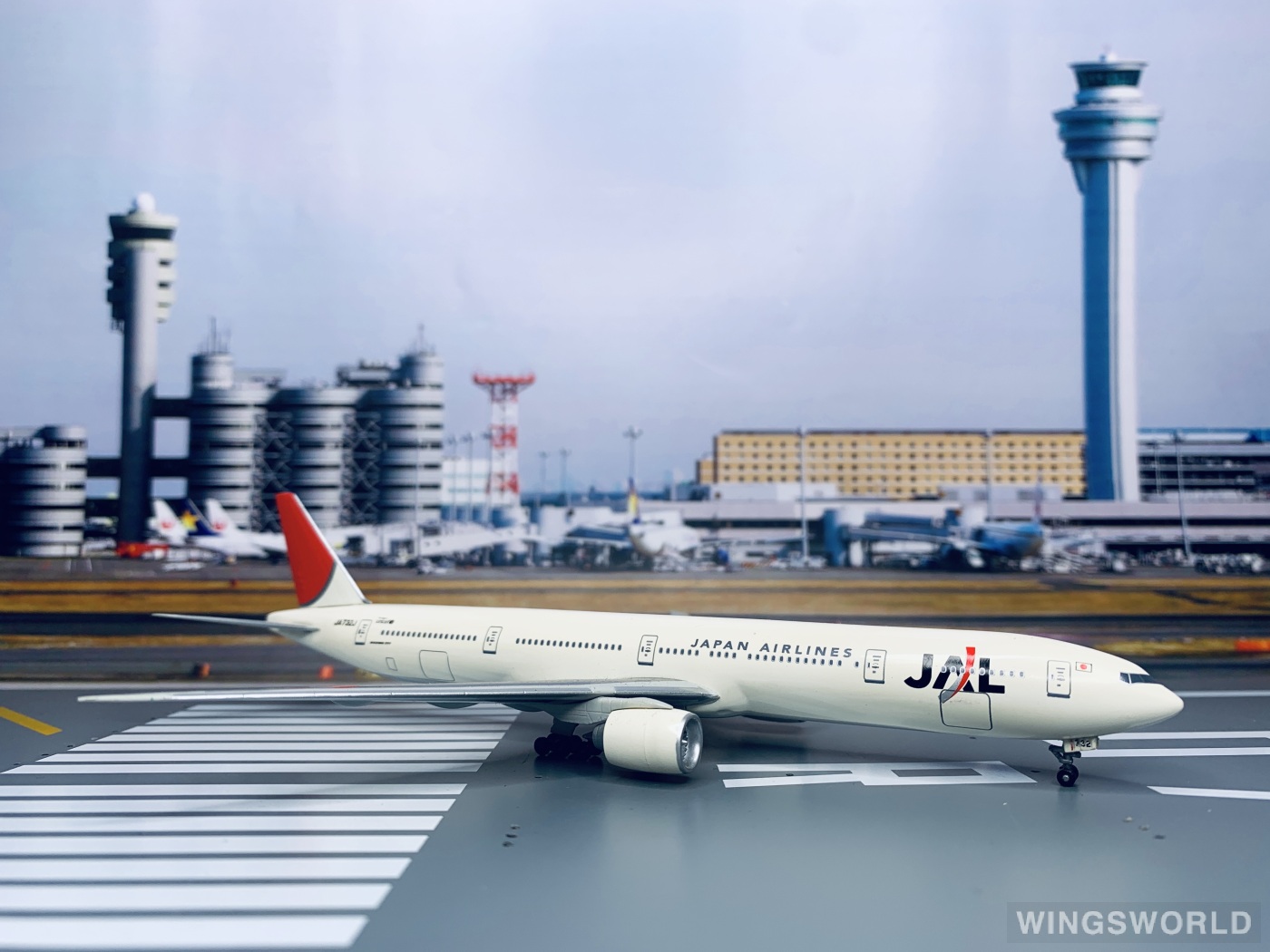 Dragon Models 1:400 55514 Japan Airlines 日本航空 Boeing 777-300 JA732J