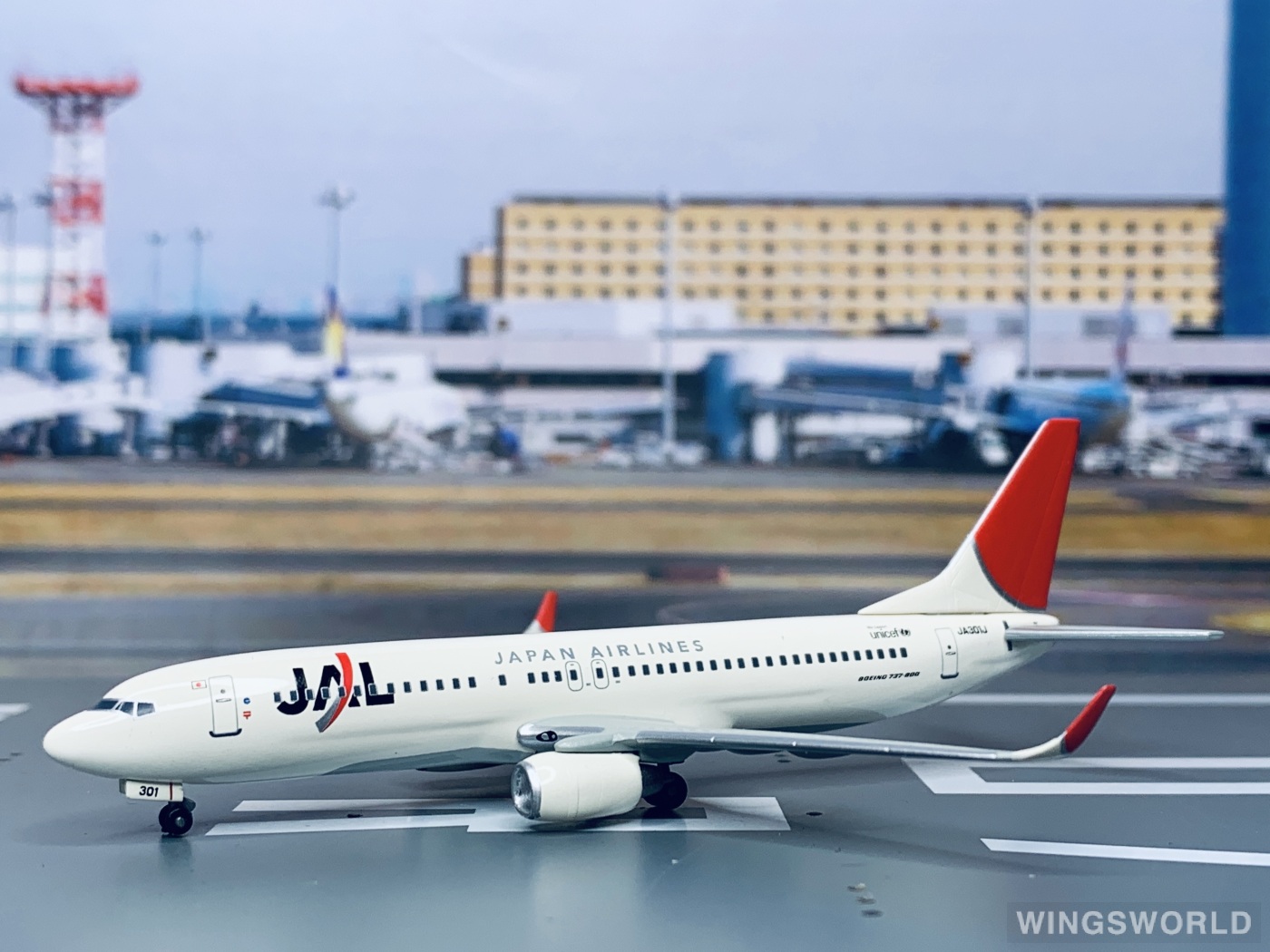 Dragon Models 1:400 Boeing 737-800 Japan Airlines 日本航空