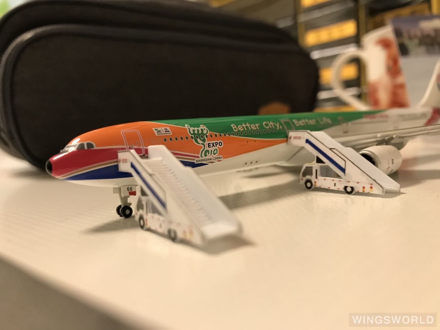 Phoenix 1:400 PH10113 China Eastern 中国东方航空 Airbus A340-600 B-6055