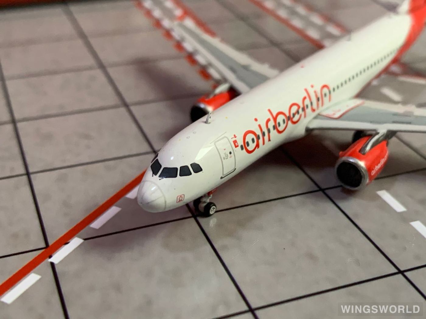 Phoenix 1:400 PH10860 Air Berlin 柏林航空 Airbus A320 HB-IOZ