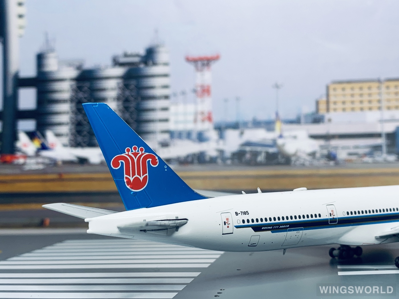 JC Wings 1:400 XX4111 China Southern 中国南方航空 Boeing 777-300 B-7185