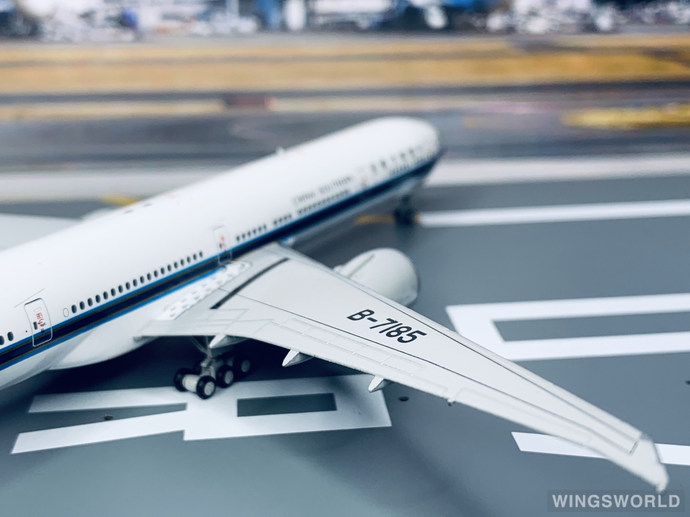 JC Wings 1:400 XX4111 China Southern 中国南方航空 Boeing 777-300 B-7185