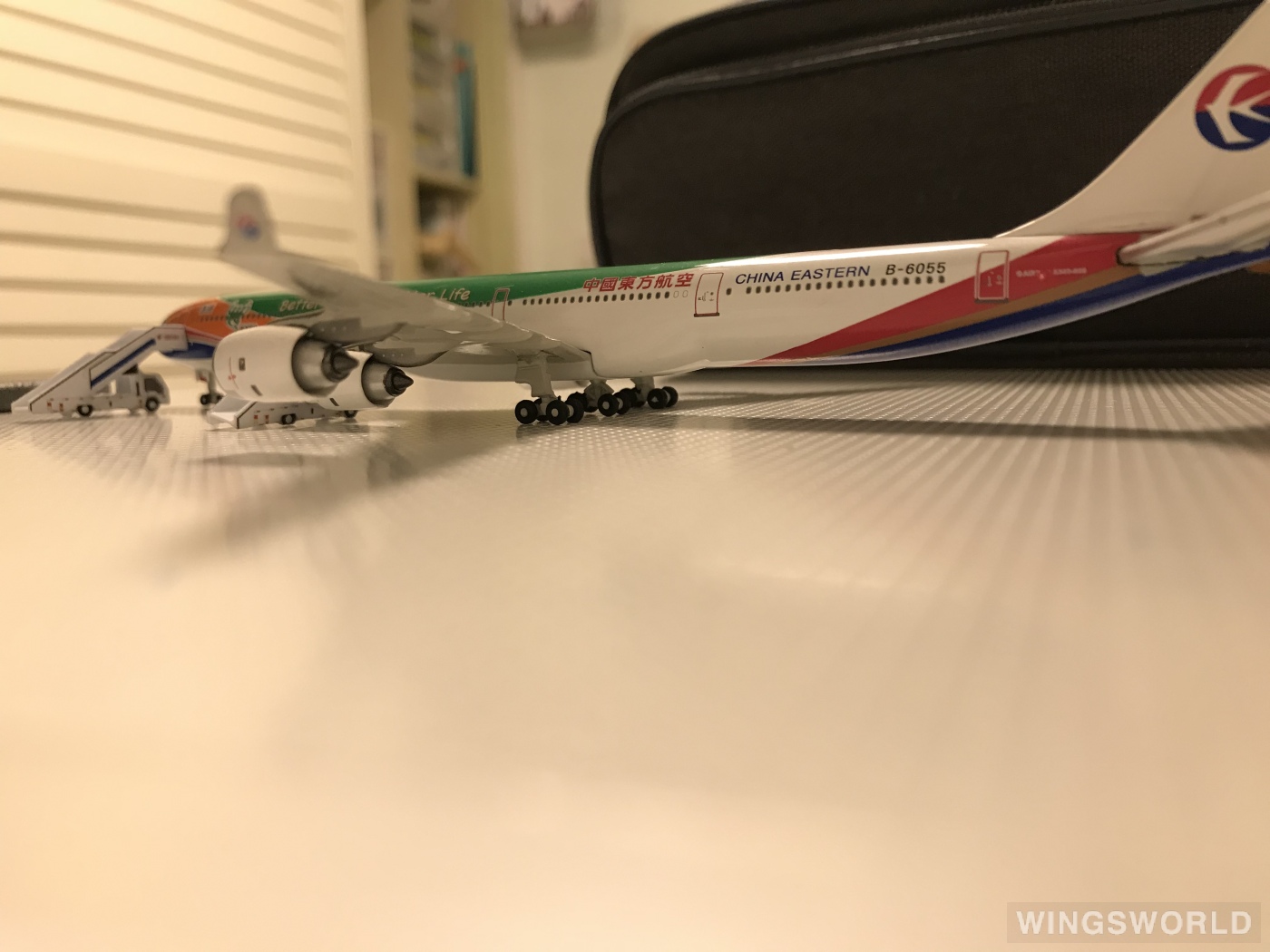 Phoenix 1:400 PH10113 China Eastern 中国东方航空 Airbus A340-600 B-6055