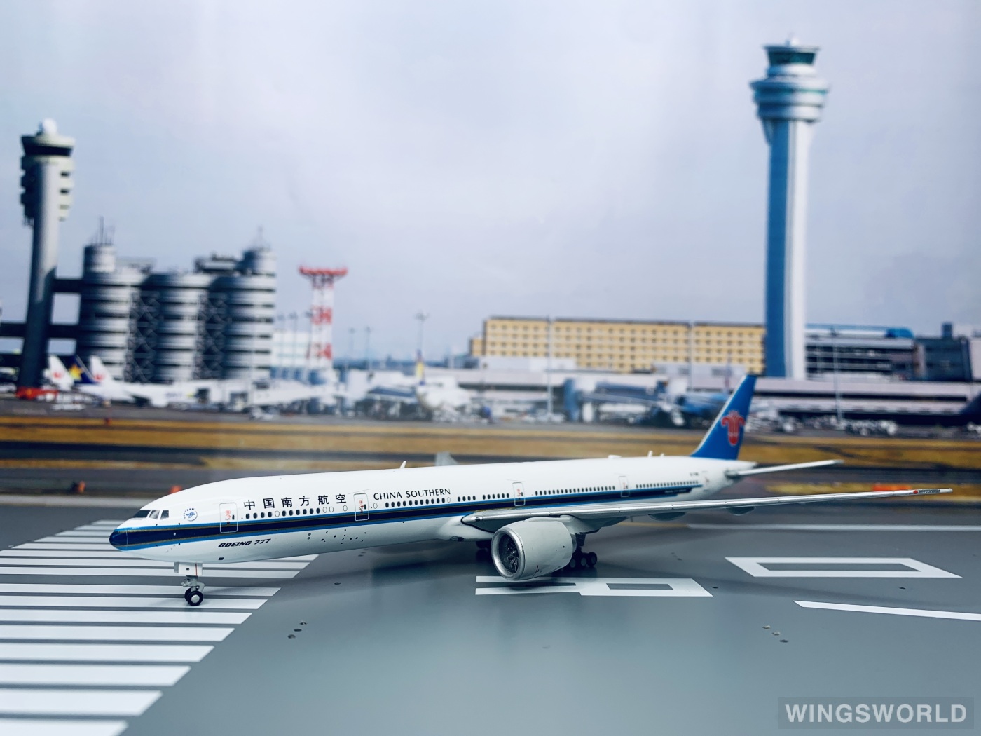 JC Wings 1:400 XX4111 China Southern 中国南方航空 Boeing 777-300 B-7185