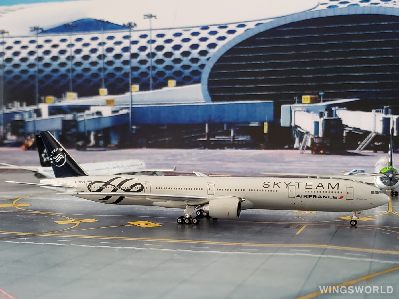 Phoenix 1:400 PH10334 Air France 法国航空 Boeing 777-300ER F-GZNE