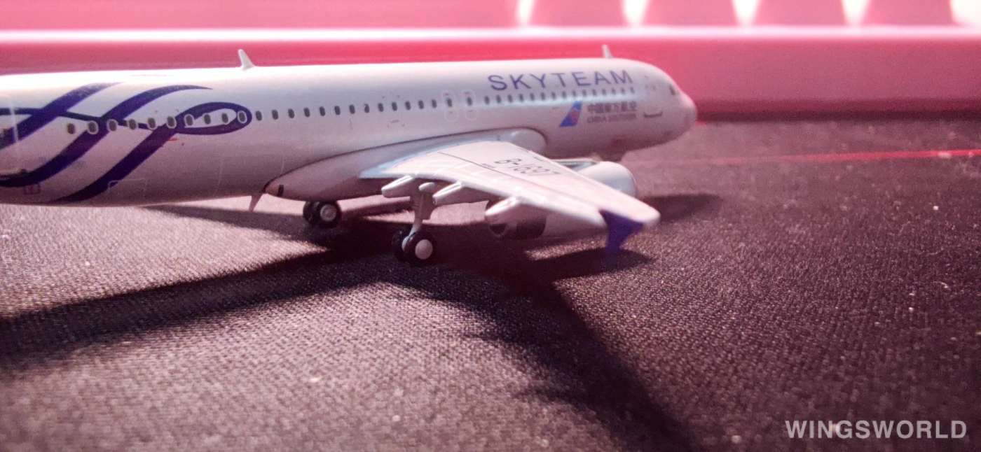 JC Wings 1:400 XX4230 China Southern 中国南方航空 Airbus A320 B-1697