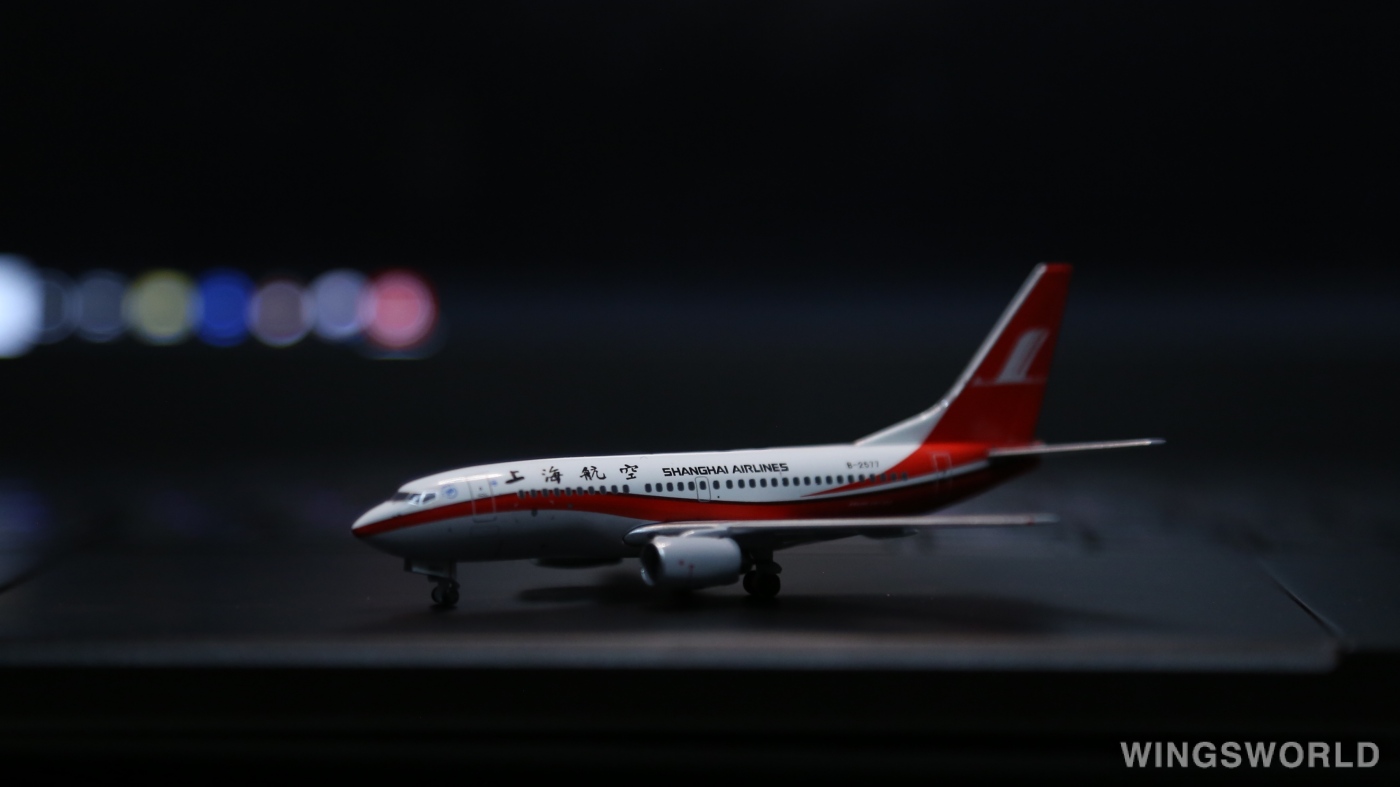 Pandamodel 1:400 PMB-2577 Shanghai Airlines 上海航空 Boeing 737-700 B-2577