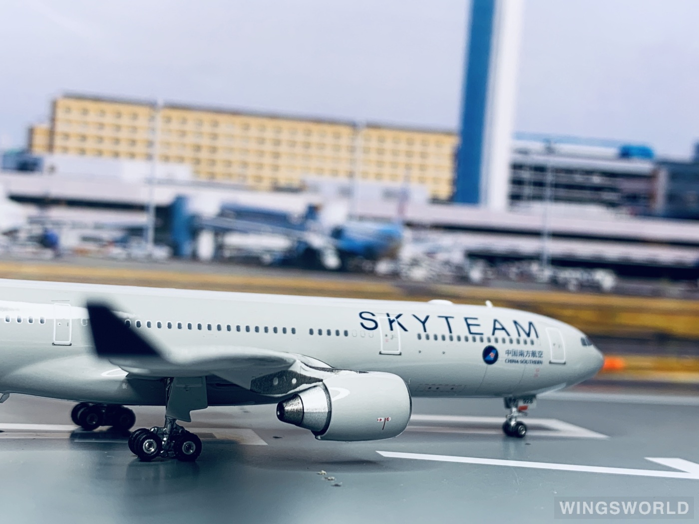 Phoenix 1:400 PH10805 China Southern 中国南方航空 Airbus A330-300 B-5928