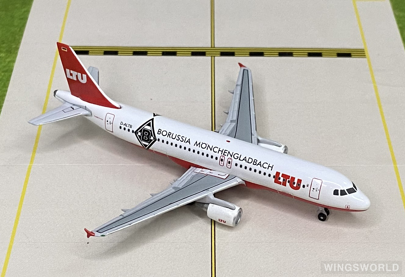 Starjets 1:500 SJLTU196 LTU International Airbus A320 D-ALTB