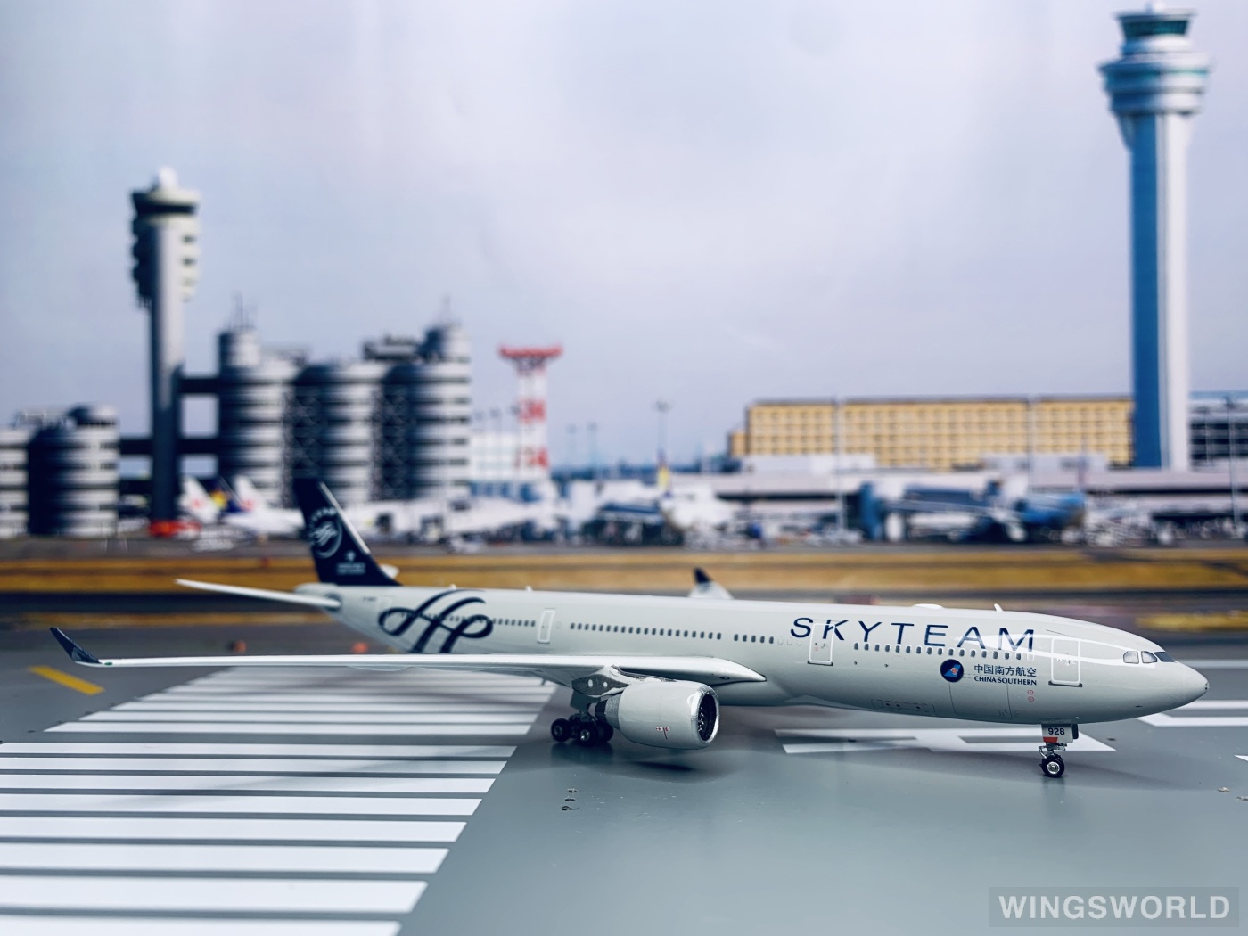 Phoenix 1:400 PH10805 China Southern 中国南方航空 Airbus A330-300 B-5928