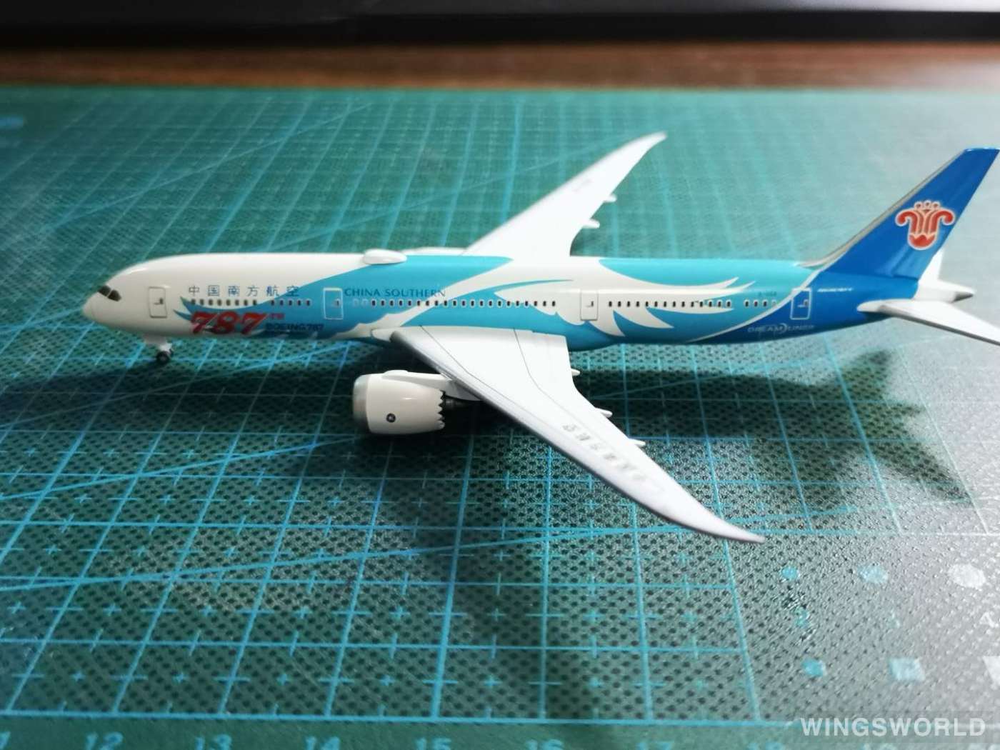 Herpa 1:500 533300 China Southern 中国南方航空 Boeing 787-9 B-1168