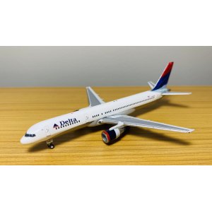 Delta Air Lines 达美航空 Boeing 757-200 N608DA 2000s - Deltaflot colors. GJDAL494 Geminijets 1:400
