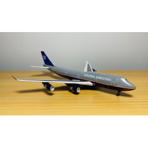 United Airlines 美国联合航空 Boeing 747-400 N117UA 1994s colors. 55694 Dragon Models 1:400