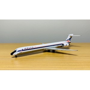 Delta Air Lines 达美航空 McDonnell Douglas MD-90 N906DA Widget colors. GJDAL552 Geminijets 1:400