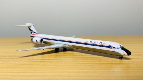 Delta Air Lines 达美航空 McDonnell Douglas MD-90 N906DA Widget colors. GJDAL552 Geminijets 1:400