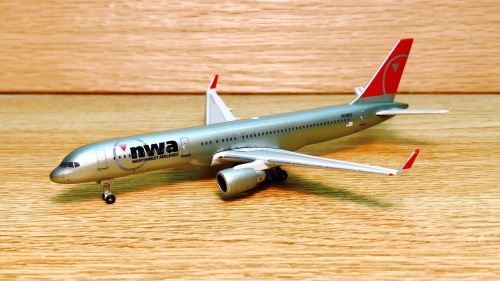 Northwest Airlines 美国西北航空 Boeing 757-200 N538US 2003s colors. GJNWA820 Geminijets 1:400