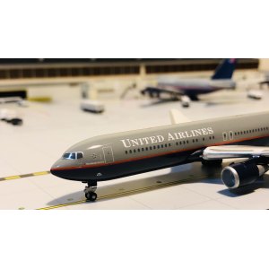 United Airlines 美国联合航空 Boeing 767-300 N672UA 1994s colors. GJUAL468 Geminijets 1:400