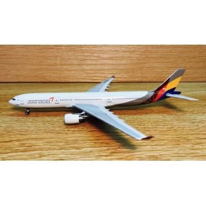 Asiana 韩亚航空 Airbus A330-300 HL7795 2005s colors. With rolling gears. ACHL7795 AeroClassics 1:400