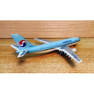 Korean Air 大韩航空 Airbus A300-600 HL7240 1990s colors. With numbered card. ACHL7240 AeroClassics 1:400