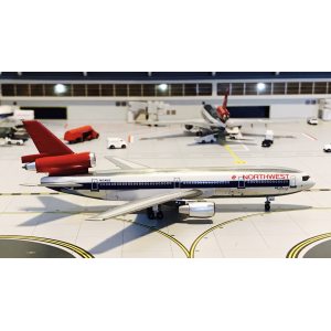 Northwest Airlines 美国西北航空 McDonnell Douglas DC-10 N154US 1980s colors. Polished fuselage. With rolling gears. ACN154US AeroClassics 1:400